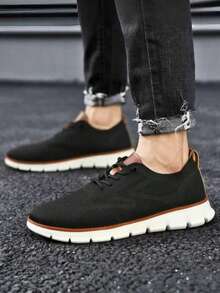 男士轻便透气网面运动鞋，黑色时尚休闲鞋，舒适大码男士乐福鞋