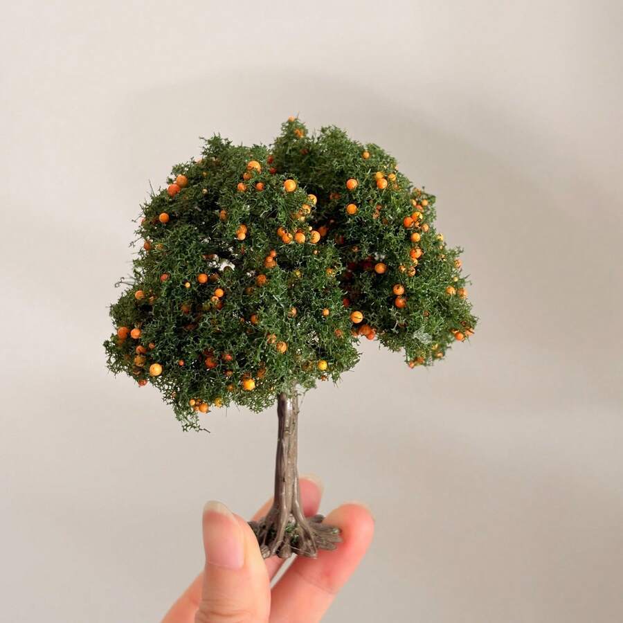 1件迷你果樹 人造樹 逼真模型鐵路假樹 迷你農舍裝飾 附橘色與紅色果樹 花園火車展示場景 家用、辦公室、戶外、花園、火車展示、仙女花園裝飾
