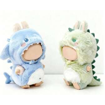 Süße 3D Hai Kostüme und Dinosaurier Kostüme speziell für Labubu entworfen - geeignet für 15-17cm Stoffpuppen Kleidung. Das blaue Hai Set und das grüne Dinosaurier Set sind geeignet für die 1. und 2. Generation Blind Box Figuren. Diese süßen und interessanten Accessoires sind perfekte Geschenke für Geburtstage, Jahrestage oder Feierlichkeiten.