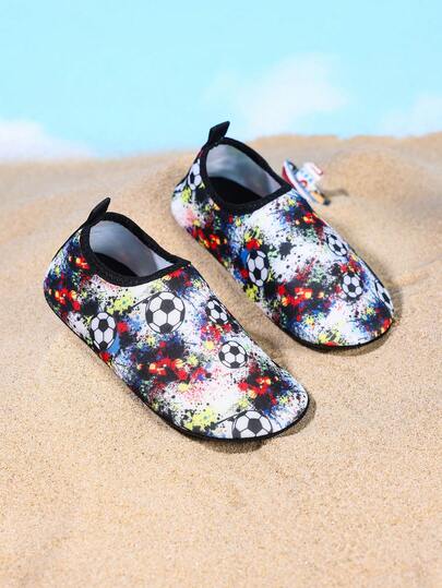 1 Pair Kids' Black & White Football Pattern Casual Comfortable Flat Non-Slip Water Shoes, Suitable For Summer