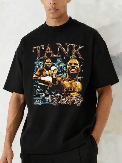 Escena vibrante de boxeo profesional con atleta musculoso en acción lanzando potentes golpes sobre ring rodeado de público y ambiente dinámico camiseta de hombre 100% algodón cómoda y resistente adecuada para uso diario