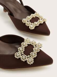 2026春夏新款女士尖头低帮凉鞋，优雅方形水钻搭扣装饰，猫跟，细带穆勒鞋，通勤休闲穿着舒适，低跟不累脚