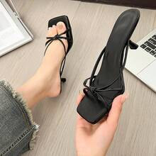 Sandalias de tacón alto para mujer Sandalias de tacón alto con tiras y punta cuadrada de estilo francés. Sandalias de cuña con tacón grueso y tiras finas. Sandalias planas de tacón bajo y punta abierta. Elegantes sandalias con tira en el dedo para mujer. Sandalias de tacón alto de estilo francés para la nueva temporada de verano, inspiradas en las hadas y pensadas para llevar al aire libre. Sandalias de tacón fino con tiras de PU y tira en el dedo. Sandalias de tacón alto de color - Negro - Ver 2