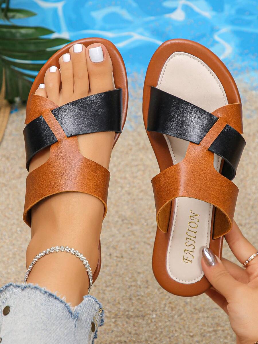 女士撞色平底凉鞋，露趾仿皮鞋，四季皆宜的休闲沙滩拖鞋