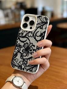 1 chiếc ốp lưng điện thoại màu đen ren hoa thanh lịch, chất liệu TPU có vân, chống sốc, tương thích với iPhone 17 Pro Max/17 Pro/17/16 Pro Max/16/16 Pro/16 Plus/15/15 Pro Max/15 Pro/15 Plus/11/12/13/14 Pro Max/11 Pro Max/12 Pro/12 Pro Max/13 Pro/13 Pro Max/14 Pro/14 Pro Max/14 Plus, thích hợp làm quà tặng cho gia đình, người yêu, bạn bè. - Màu be - Xem 4