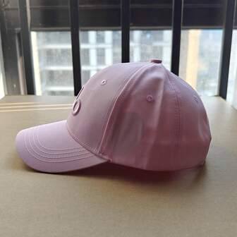 This Halloween-Themed Baseball Cap Features Embroidered Designs, An Adjustable Brim, And A Hard Top That Provides Effective Sun Protection, Creating A Stylish Street Fashion Look. The Flat Brim Is Versatile And Fashionable.