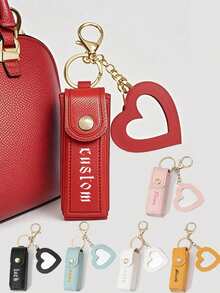 这款定制迷你口红钥匙扣配有心形镜子、口红袋和便携式口红盒，是女士化妆钥匙扣的理想之选。它可用作包包挂饰、钥匙装饰，也可作为纪念品或文具，适合女性日常使用。此外，它也是送给朋友、女友或情侣的绝佳礼物，是生日、情人节和新年等节日的完美之选。 - 均碼 - 查看 1