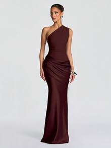 优雅的不对称肩部修身鸡尾酒礼服，腰部和臀部采用褶皱设计，适合正式场合、鸡尾酒会、伴娘礼服、婚礼招待会等春季活动。 - 咖啡棕 - 查看 7