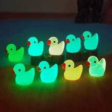 10/30/50Pcs DIY Glow-In-The-Dark Mini Resin Duckling Ornaments, Decor & Handmade Craft Accessories, Suitable For Holiday Gifts, Party Favors, Garden Landscaping, Desktop Decor, Car Ornaments, Terrariums, Moss Ecosystem Tank Decor, Fish Tank Ornaments And Creative Scenes.
