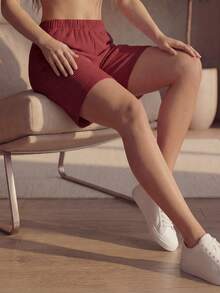 DEVIT - Short 3/4 negro para mujer estilo casual, tela rib acanalada elástica, pretina ancha sin jareta ni bolsillos, diseño básico cómodo y versátil hasta la rodilla ideal para outfits diarios, deportivos o de descanso - Vino - Ver 8