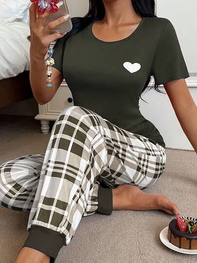 Bộ đồ ngủ nữ gồm áo tay ngắn in hình trái tim và quần kẻ caro, bộ đồ ngủ màu xanh dương thoải mái, bộ đồ ngủ nữ tay ngắn cổ tròn, đồ ngủ mùa thu/đông.
