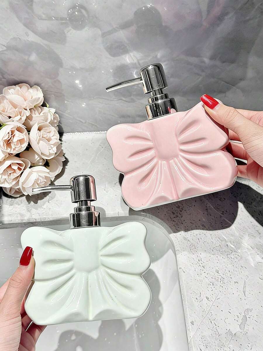 1pc Nordic Style Cute Bow Refillable Shampoo/Body Wash Bottle, High-End Bathroom Decor, Birthday/Holiday Gift, Suitable For Men & Women, Autumn Decor, Back To School Decor, Room Decor, Home Decor, Valentine's Day Gift, Back To School Gift, Eid Al-Fitr Decor, Eid Al-Fitr Gift - Multicolor - View 1