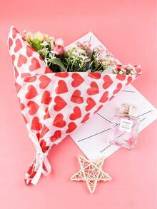 浪漫红心图案半透明包装纸 - 采用柔软、柔韧、抗撕裂的半透明材料制成，这款包装纸在柔和的粉色底纸上印有密集、鲜艳的红色心形图案。其透明质感巧妙地展现了内部物品，同时增添了浪漫魅力。 - 彩色 - 查看 5