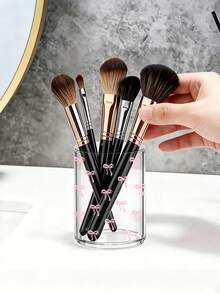 Modischer rosa Schleifen-Muster runder Acryl-Aufbewahrungsbehälter, Make-up Pinselhalter, Stift- & Kosmetikpinsel-Organizer, geeignet für Zuhause, Schule und Büro. Kompakt, multifunktional und tragbar, kann zum Aufbewahren von Wattestäbchen, Pinseln, Toilettenartikeln, Kosmetika, Schmuck und mehr verwendet werden. - Verschiedenfarbig - Übersicht 3