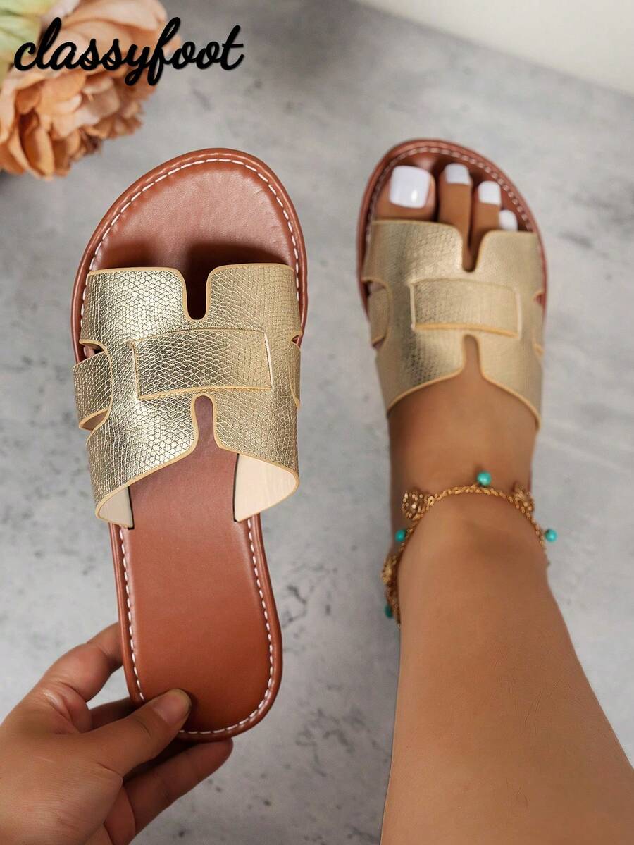 Sandalias planas con puntera cuadrada y pliegues, de estilo de verano y resort, de PU color dorado para mujer, de ajuste ancho