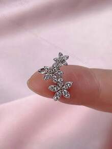 1 pieza Pendiente de clip con diseño de flor de estilo elegante y dulce, brazalete de oreja con circonita cúbica brillante de moda para orejas sin perforar, accesorio de joyería de fiesta de estilo sencillo como regalo para mujeres