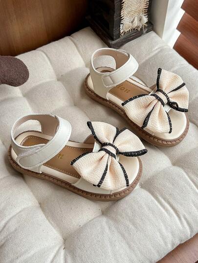 女童凉鞋，2026新款，蝴蝶结装饰，水钻点缀，时尚舒适，软底平底凉鞋，适合居家和户外旅行，女童沙滩凉鞋