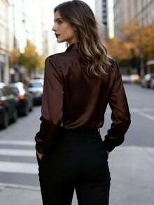 Áo sơ mi nữ màu xanh dương bóng mượt, tay dài, cổ bẻ, chất liệu polyester thanh lịch, dáng suông, thích hợp cho mùa xuân. - Nâu sẫm - Xem 4