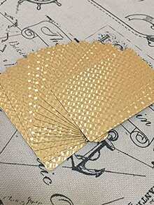 金色防水扑克牌 - 防水扑克牌，饰以优雅的金色箔片，采用专业塑料材质，适用于扑克之夜、派对、旅行、户外游戏、海滩、泳池、露营和魔术表演。 - 彩色 - 查看 3