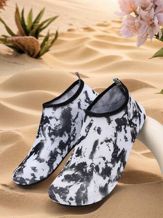 홀치기 염색 블랙 장식 캐주얼 신발, 전통적인 부피가 큰 캐주얼 신발 느낌을 깨기 위한 가볍고 순응적인 디자인, 가정 레저, 수영장 주변 및 짧은 여행에 적합, 편안함과 가벼운 여행 스타일을 결합한 유니섹스 다용도 신발