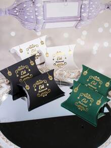 5个装开斋节枕形礼盒,金色灯笼/星星图案及“Eid Mubarak”(开斋节快乐)字样,绿色/黑色/白色礼盒,带装饰边框,非常适合开斋节/宰牲节庆祝活动、伊斯兰礼品及高档节日包装。 - 9.5x6.5x2.5cm - 查看 8