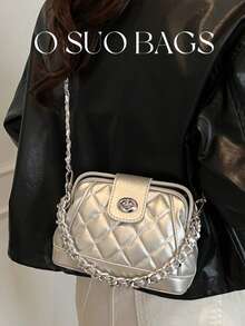 1. 春季新款时尚迷你PU皮革金属银色夹扣包，绗缝迷你链条单肩包，配金属旋转锁扣，女士绗缝手提包，时尚PU皮革斜挎包