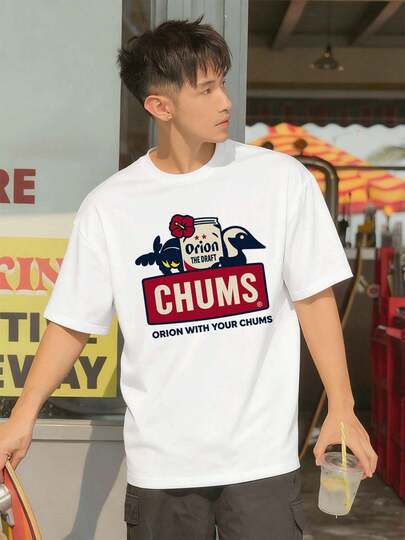Orion Chums グラフィックプリント ホワイト Tシャツ ラウンドネック リラックスフィット カジュアル コンフォートフィット グラフィックデザイン