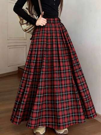 2025新款爆款女士圣诞半身裙：休闲通勤红黑格子百褶裙，百搭日常，适合外出穿着及圣诞节。