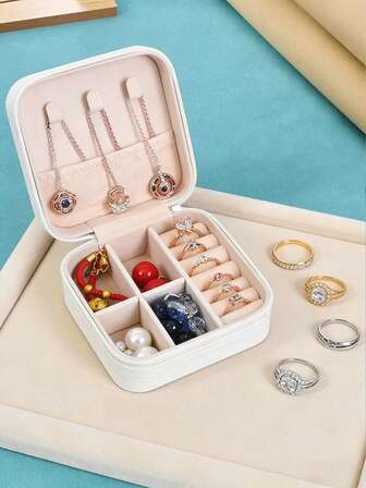 白色珍珠字母A-Z首饰盒，旅行首饰收纳盒，小型首饰收纳袋，多功能首饰盒，首饰收纳整理，迷你首饰袋，化妆品收纳盒，指甲油收纳盒，小巧首饰盒，耳环、项链、戒指首饰收纳，旅行必备，邮轮必备，旅行必需品，戒指、项链、耳环收纳，女士完美礼物