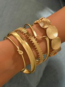 Set de 5 piezas de brazaletes anchos de metal con diseño geométrico exagerado y de lujo en estilo vintage, adecuados para uso diario, citas, fiestas y como regalo - Amarillo Oro - Ver 4