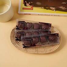 仿真巧克力橡皮擦 | 外观精美，趣味十足 | 优质无异味材质 | 独特趣味，设计细节精致 | 品质升级 | 适用于多种场景 | 送给朋友、家人和同学的完美节日礼物——新年和情人节的理想之选