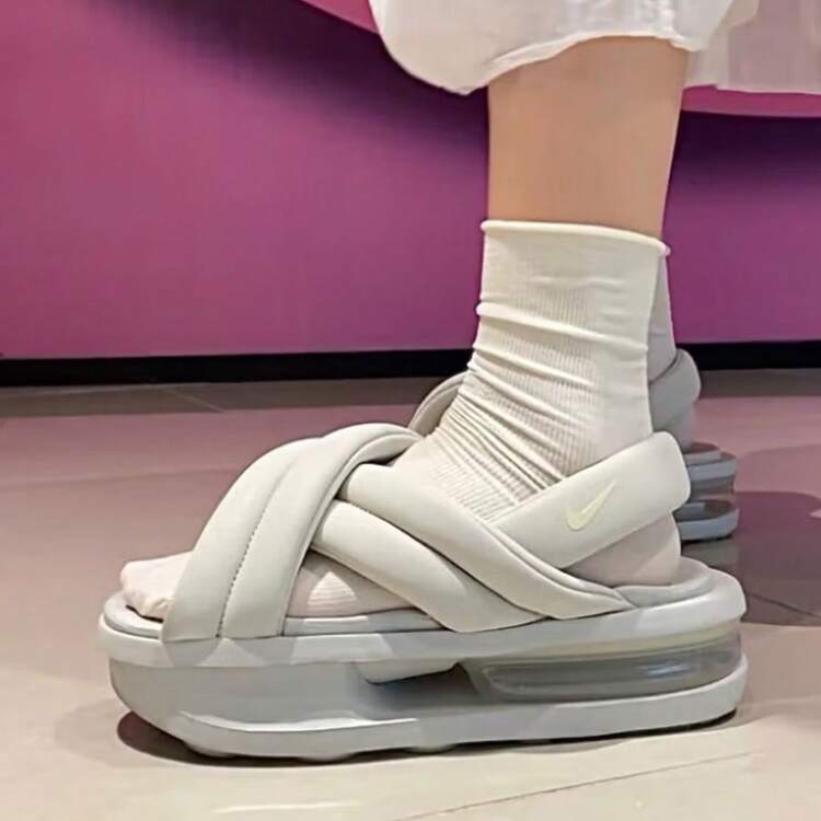 Women's Air Max ISLA SANDAL Sneakers Sandals - Beige - View 2