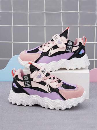 1双儿童透气网面运动鞋，时尚儿童运动鞋，低帮，魔术贴搭扣，方便穿脱，百搭休闲鞋，适合所有季节