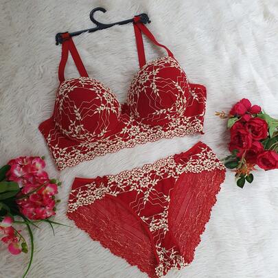 Lingerie Plus Size Com Bojo Sutiã e Calcinha em Renda Bicolor Flora