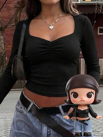 女士基础款纯色长袖褶皱心形领短款长袖T恤，休闲修身，适合春季和秋季穿着