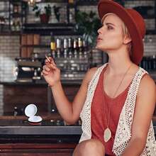 Duftender Taschenaschenbecher, ideal für unterwegs, leicht zu öffnen, großes Fassungsvermögen, perfekt für Reisen - Rot - Übersicht 7