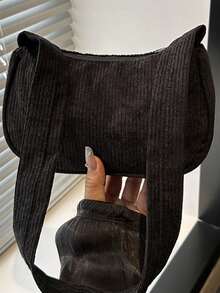 定制刺绣名字单肩斜挎包，慵懒日式文艺风，时尚学生休闲韩版饺子包，配有可调节肩带、拉链封口、涤纶内衬、纯色设计、包边彩绘细节——专为时尚女性打造——适合日常使用、旅行、购物——是送给青少年和年轻女性的完美礼物，也是圣诞节、复活节、生日、情人节的理想之选。 - 彩色 - 查看 13