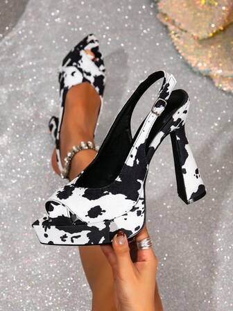 2026 Vår/Sommar Nya Franska Tjocka Klackar Vattentäta Platåsandaler med En Rem, Peep Toe, Svarta & Vita, Spetsiga Högklackade Sandaler, Plusstorlek, Moderiktiga & Mångsidiga, Höjdökande