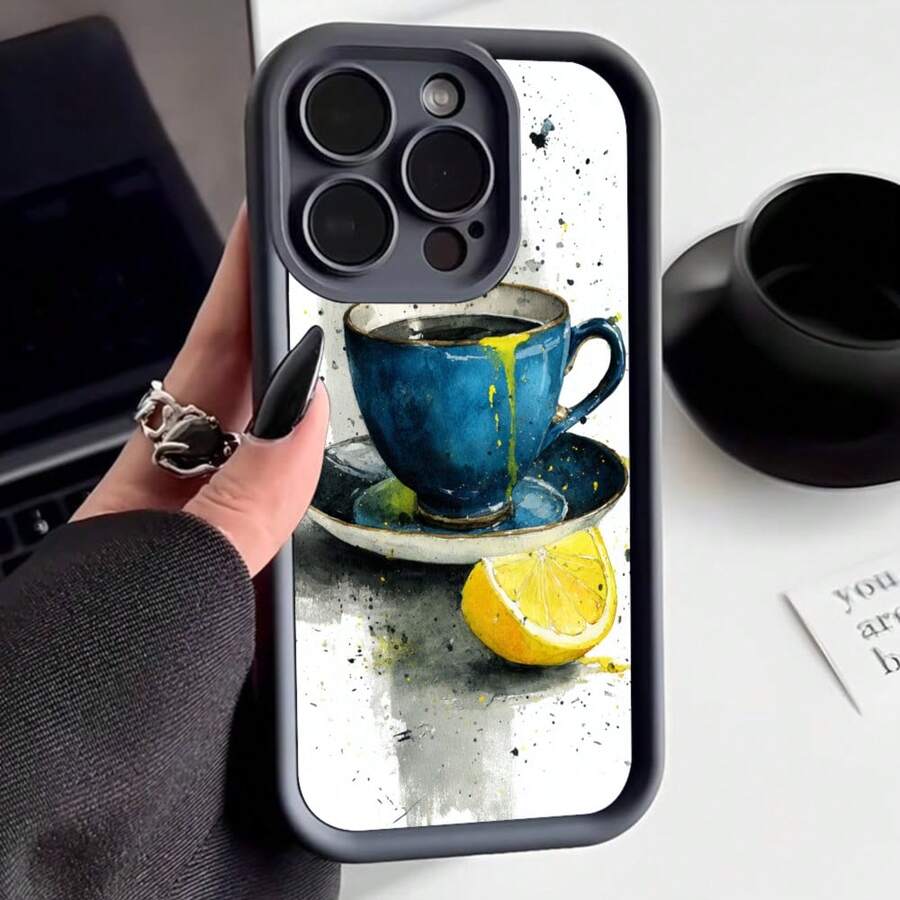 Cubierta de telefono con borde negro y diseño de taza azul con limon y salpicaduras de pintura para iPhone 14 Pro Max estilo artistico elegante para uso diario y trabajo - Café integral - Ver 1