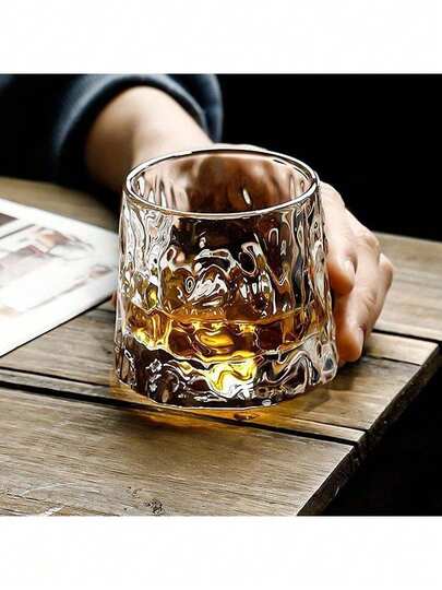 6 verres à whisky rotatifs créatifs | Design artistique à texture craquelée irrégulière | Impact visuel à 360° | Verre transparent haut de gamme | Convient pour le whisky, le brandy, les cocktails et autres spiritueux | Prise en main confortable | Texture solide | Idéal pour la maison, les bars et les restaurants | Style fusion rétro-moderne | Parfait comme accessoire photo et cadeau