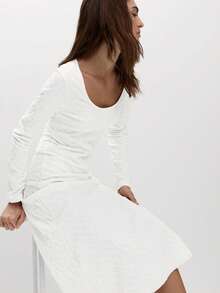 针织纹理圆领中长直筒连衣裙