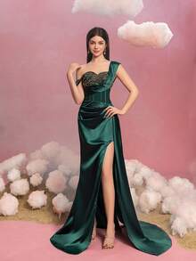 少女单肩缎面礼服 - 优雅串珠鸡心领口、高开衩裙和飘逸侧褶，适合庆典、婚礼、选美、舞会、公主主题活动的正式晚礼服