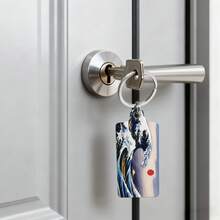 1个金属材质双面UV印刷世界名画《神奈川冲浪里》钥匙扣，男女通用钥匙圈，时尚配饰，适合作为礼物