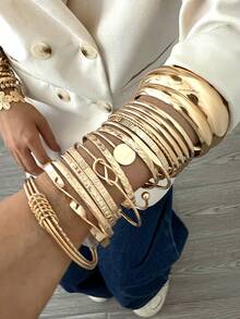 Bộ vòng tay bản to, cổ điển nhiều mảnh, có thể xếp chồng lên nhau, gồm 25/20/15/5/3 chiếc, với các họa tiết hoa, hình học, nút thắt, giọt nước, sóng, xoắn, trái tim rỗng, đá pha lê, ngọc trai giả, biểu tượng vô cực, xoắn, đính hạt, dây xích hình rắn, dây xích hình máy bay, dây xích khóa, dây xích hộp, dây xích xoắn, dây xích nơ, chữ "Love", họa tiết dập nổi, tối giản, kim loại, ngoại cỡ, vòng tay bản to dày, thời trang, thanh lịch, cổ điển, dễ thương, phù hợp cho ngày lễ, tiệc tùng, hẹn hò, làm quà tặng, đeo hàng ngày. - Vàng - Xem 5
