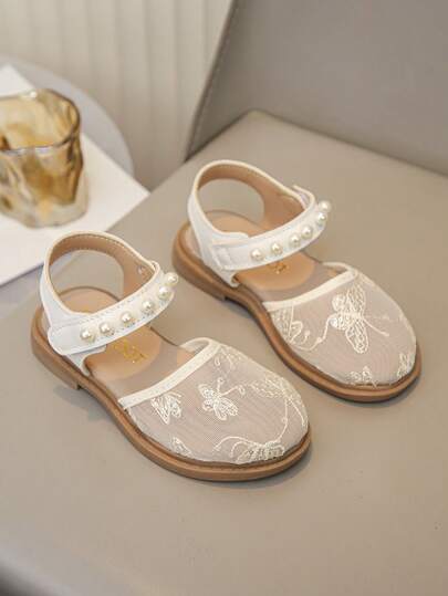 1 đôi sandal đế bằng lưới thoáng khí, kiểu dáng thanh lịch lấy cảm hứng từ nàng tiên, với nơ nhỏ xinh, mềm mại và thoải mái, đa năng, phù hợp cho mùa hè.