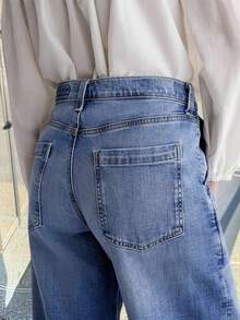 Damskie jeansy plus size, uniwersalne, elastyczne, z modnymi detalami, takimi jak kieszenie w kwiaty i ukośne kieszenie, wygodne i rozciągliwe, swobodne i modne, odpowiednie na różne okazje i różnorodne, niezbędny element garderoby. Nowe jeansy damskie z 2025 r., uniwersalne na każdą porę roku. - Niebieski - Zobacz 6