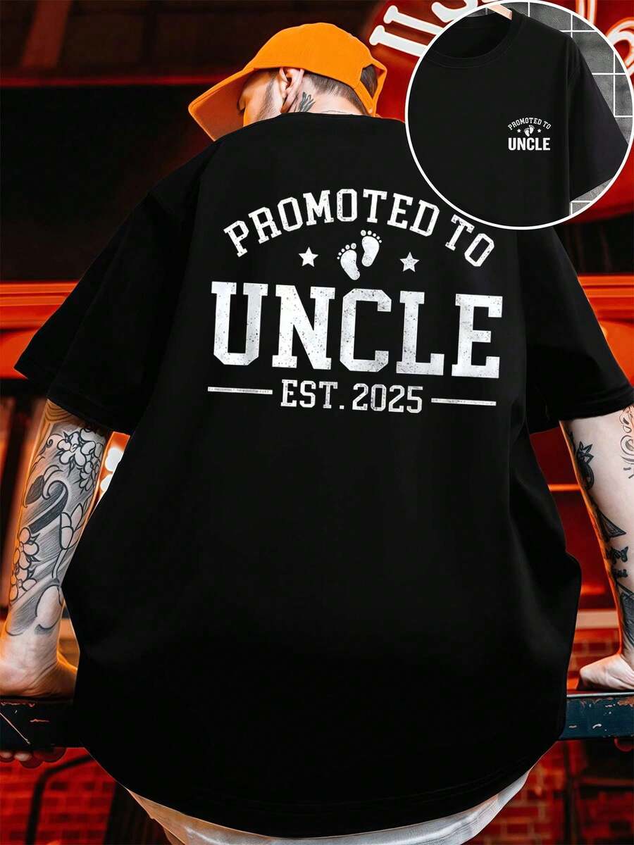 Camiseta gráfica "Promoted to Uncle" 2025. Algodón premium, corte holgado, transpirable, informal, diseño gráfico, impresión a doble cara. - Negro - Ver 1