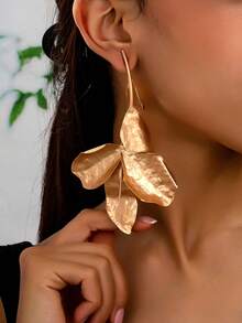 1 Đôi bông tai hình lá cánh hoa bất đối xứng bằng kim loại, bông tai hình lá có họa tiết độc đáo, thanh lịch cho các bữa tiệc. - Vàng - Xem 1