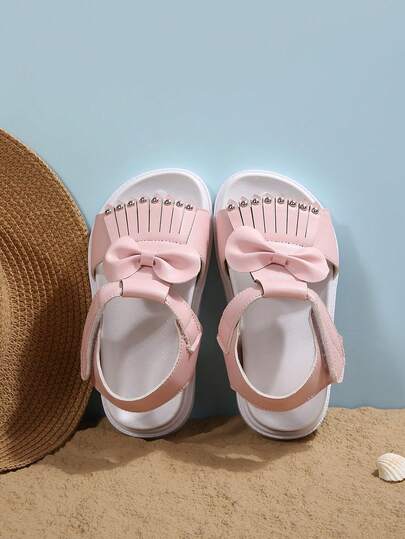 Um par de sandálias casuais confortáveis e leves com sola macia, adequadas tanto para meninas quanto para meninos. O design branco e rosa com franjas e fecho de facilita muito o calçar e o descalçar. Adequadas para crianças de 3 a 15 anos. Sandálias casuais de sola grossa para férias de verão na praia.