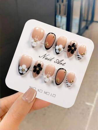 Nail Art Minimalist Style, 10 Pieces, Handmade Pressed Fake Nails, Pure Handmade White Petals, Gold Steel Ball Jewelry Design Art Style, Short Size, Almond Shaped Pressed Acrylic Fake Nails, Perfect Gifts For Girls And Women's Daily Wear And Holiday Parties In Summer Nail Art